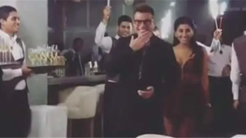أخرهم عمرو دياب ودينا الشيربيني.. فنانون لم يمنعهم فرق السن من الارتباط