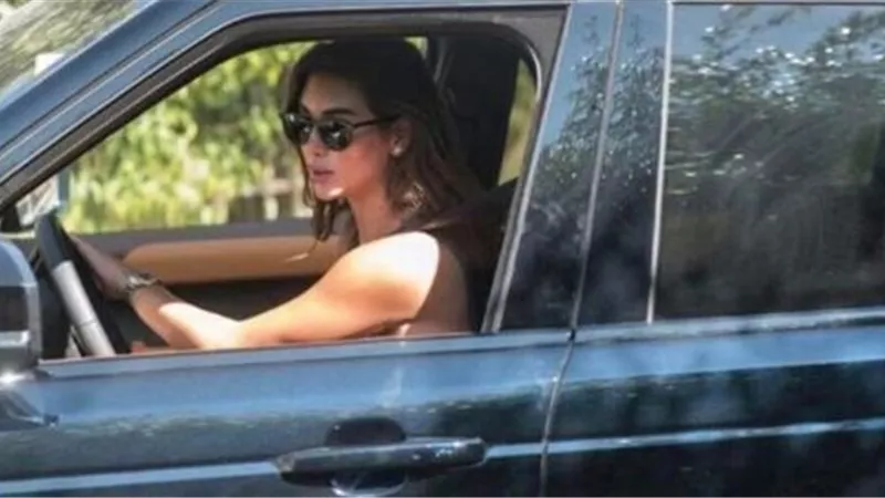 ياسمين صبري على رأسهم..8 فنانات بالوطن العربي يمتلكن أغلى سيارات في العالم تعرف عليهم