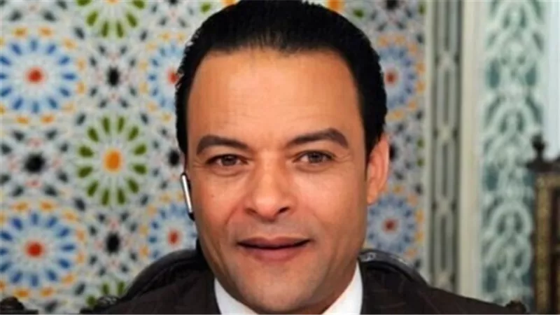 إعلامى شهير يشن هجومًا حادًا على الممثل هشام عبدالله