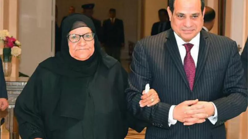 شاهد| سيدة تبرعت بثروتها لـ«تحيا مصر» تكشف ما قاله السيسي عن الأسعار
