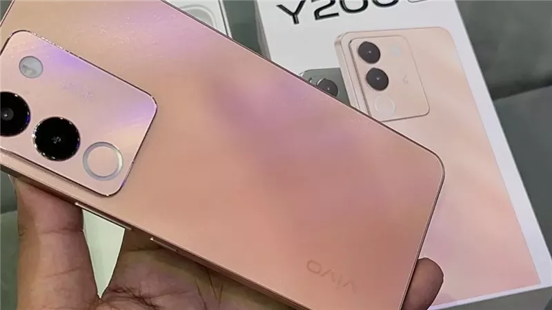 يستاهل فلوسه.. أرخص موبايل من فيفو 2024 يقتحم الفئات الاقتصادية بتصميم مميز وتقنيات رائعه