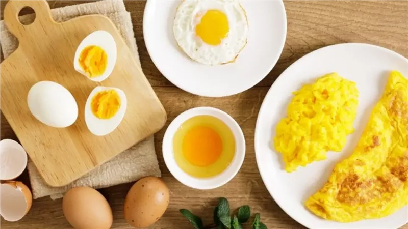 ابرزها علاج النسيان وهشاشة العظام.. 5 فوائد مذهلة لصفار البيض للكبار والصغار
