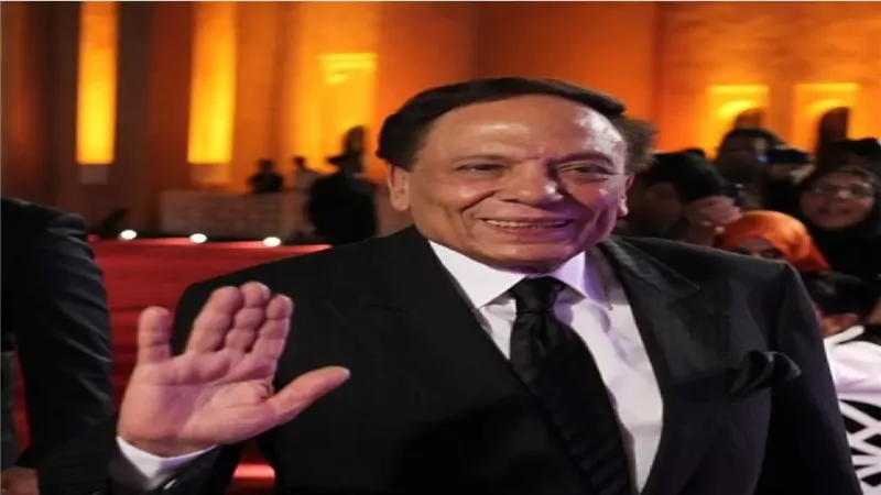 أشرف زكى يكشف آخر تطورات الحالة الصحية لعادل إمام فى عيد ميلاده