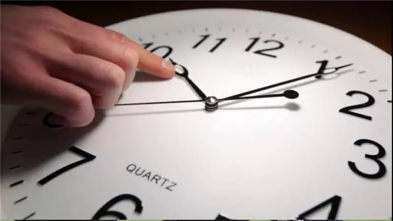 اوعي تنسي تأخر ساعتك.. موعد تأخير الساعة 60 دقيقة وبدء التوقيت الشتوي رسميا