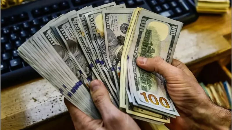بشكل جنوني تراجع سعر الدولار عقب قرار البنك المركزي مفاجأة الان بالبنوك 