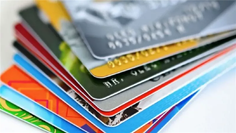 البنوك تقدم إصدار البطاقات المدفوعة مقدما والبطاقات المدينة مجانًا للعملاء الجدد بقرار البنك المركزي