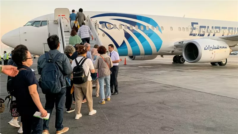 خلى بالك الرحلة هتروح عليك....بسبب التوقيت الصيفي شركة مصر للطيران توجة تحذيرا عاجلا وتعلن تعديل مواعيد الرحلات