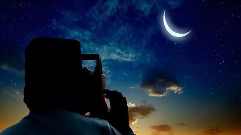 موعد حلول شهر رمضان 2025.. ومفاجأة للبنوك والموظفين: إجازات رسمية بأجر كامل بهذه المواعيد