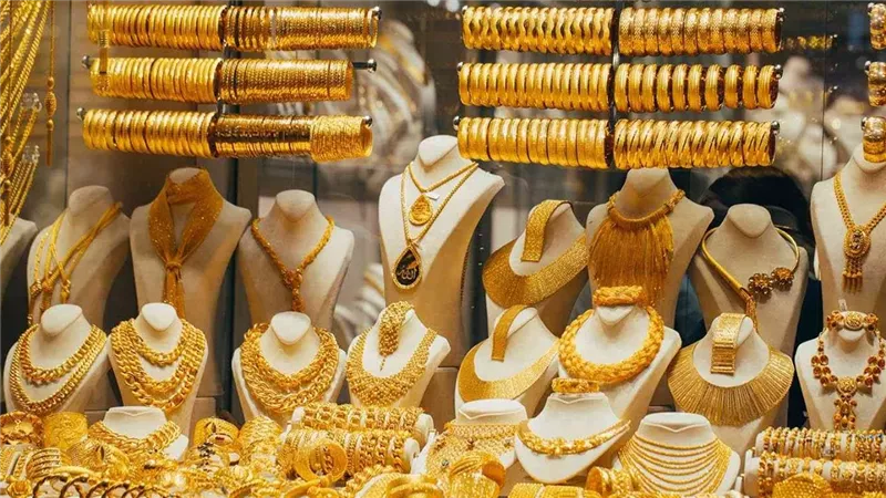 التذبذب يسيطر على سوق الذهب ويرتفع 15 جنيها بنهاية تعاملات اليوم