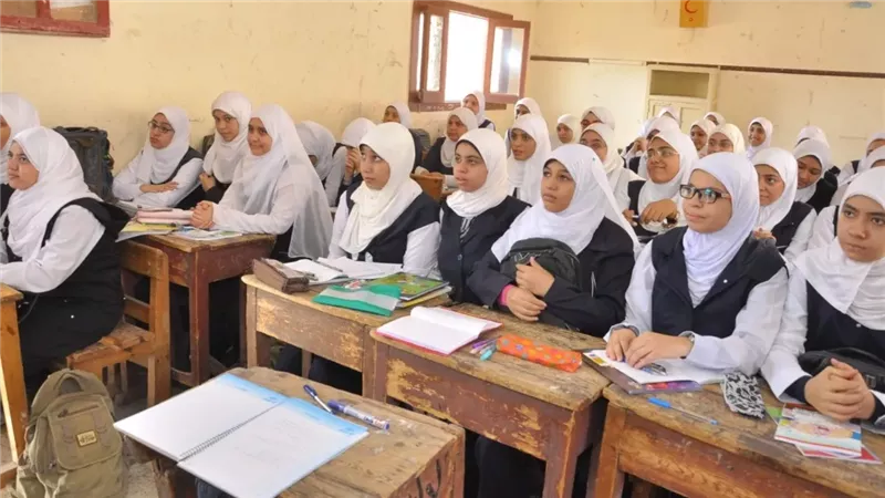 مفاجأة مدوية لطلاب المدارس والجامعات.. التعليم يوضح حقيقه تأجيل بداية العام الدراسي الجديد