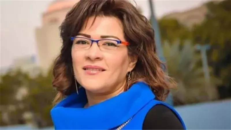 فاطمة ناعوت ترفض تغيير مسمى ربة منزل إلى صانعة جيل وتوجه رسالة إلى مجلس النواب