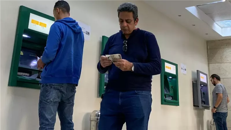 خطوات إيداع الأموال بالحساب البنكي بدون فيزا عبر ماكينات الـ ATM