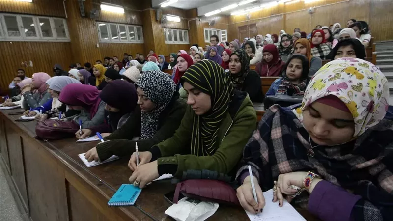 اغانى المهرجانات والبناطيل المقطعة...قبل بدء العام الدراسي الجديد الجامعات تعلن عن قائمة المحظورات