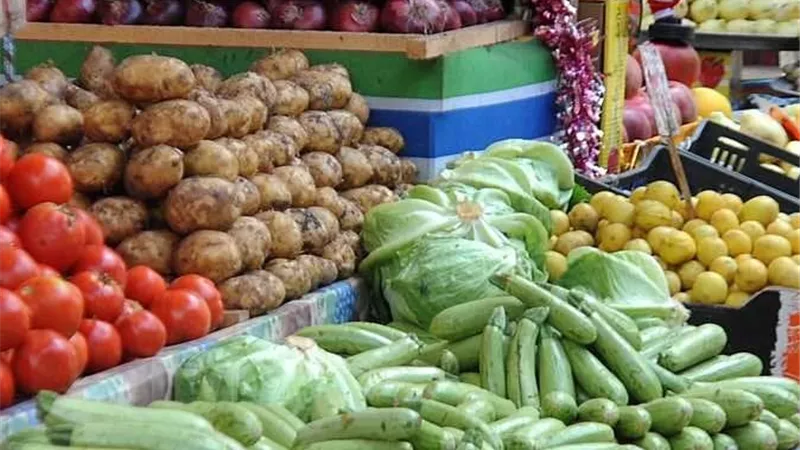 الطماطم بـ16 جنيه والبطاطس 13...ننشر قائمة أسعار الخضروات والفواكه اليوم الاحد