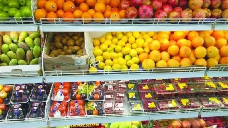 الطماطم سعرها رفع تانى والبطاطس بـ١٠ جنية...قائمة أسعار الخضروات والفواكه اليوم بسوق العبور