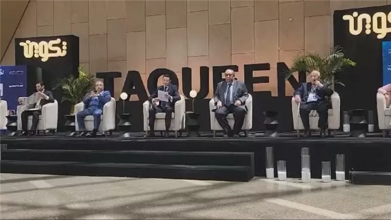  حقيقة ظهور مجموعة من المفكرين في صورة واحدة وما السر وراء مركز تكوين