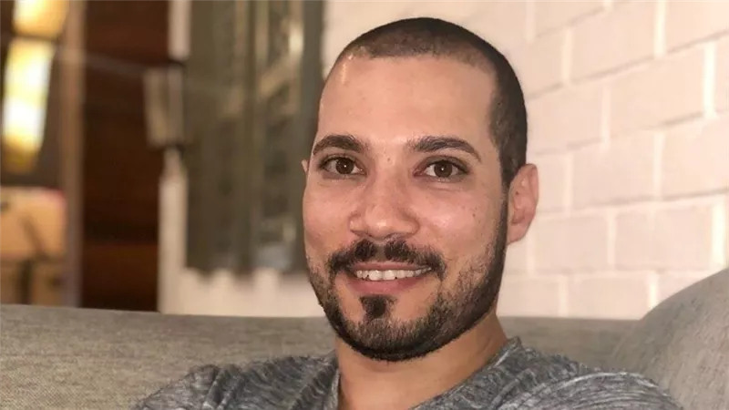 هنشرب بيرة ونجدد السيرة عبد الله رشدي يهاجم ظهور البيرة في مركز تكوين