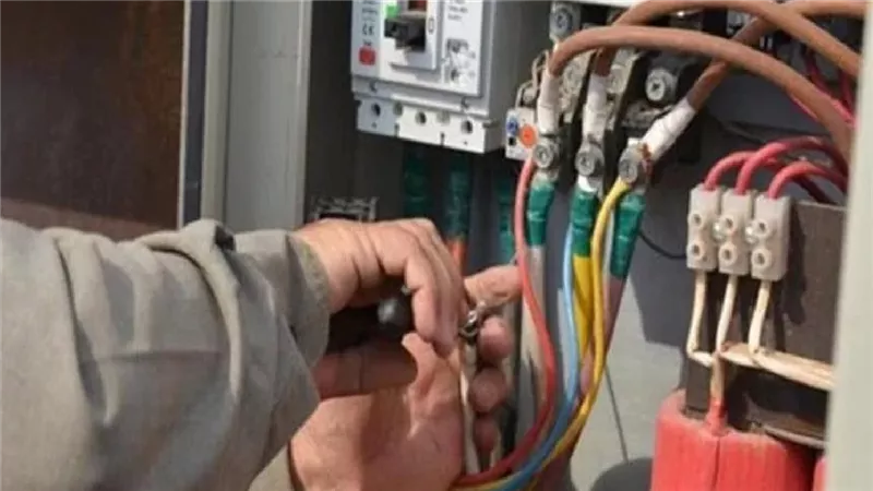 الكهرباء توجه بإجراءات عاجلة للتصدي لظاهرة التلاعب بالمحاضر وضبط السارقين