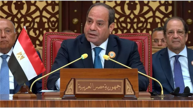 سر حركة السيسي وعباس كامل بالقمة العربية .. أثارت تفاعل وأصبحت حديث المصريين