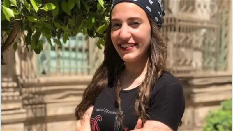 أول صورة للفتاة القبطية مارتينا ممدوح عقب عودتها لمنزلها برفقة أحد كهنة كنيسة حلوان