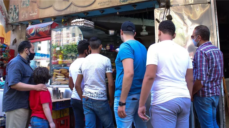 حذارى تأكلوا بره البيت لن تصدق المخاطر التى يسببها  أكل الشارع على الكبد والكلى