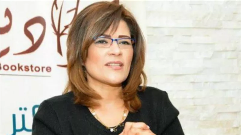 هل تم طرد فاطمة ناعوت من مركز تكوين بعد خلاف مع يوسف زيدان؟