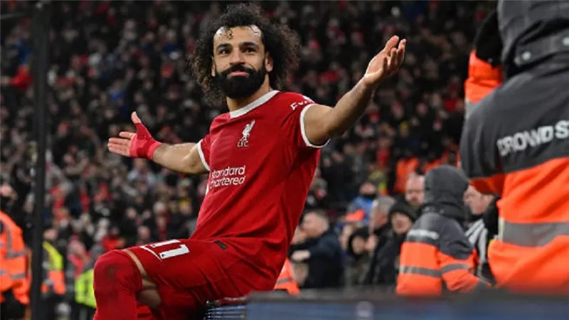 صلاح لاعب شهر اكتوبر.. تعليق ناري من محمد صلاح بعد فوزه بجائزة ليفربول