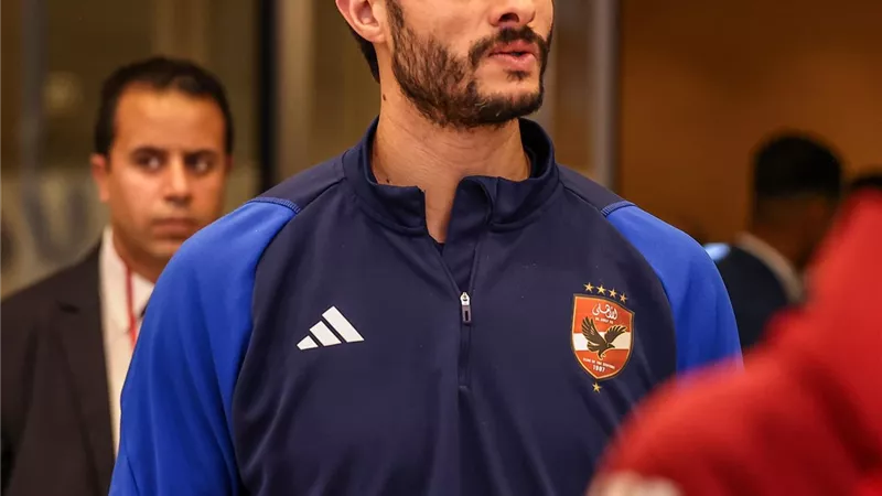 محمد الشناوي يفكر في الرحيل عن الأهلي بعد تجاهله في نهائي أفريقيا