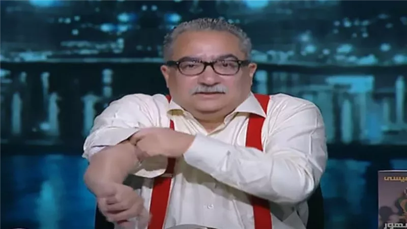 بتعليقات عنصرية وتعصب وتطرف .. كيف رد أبراهيم عيسى على بيان تهنئة الأهلي للأقباط