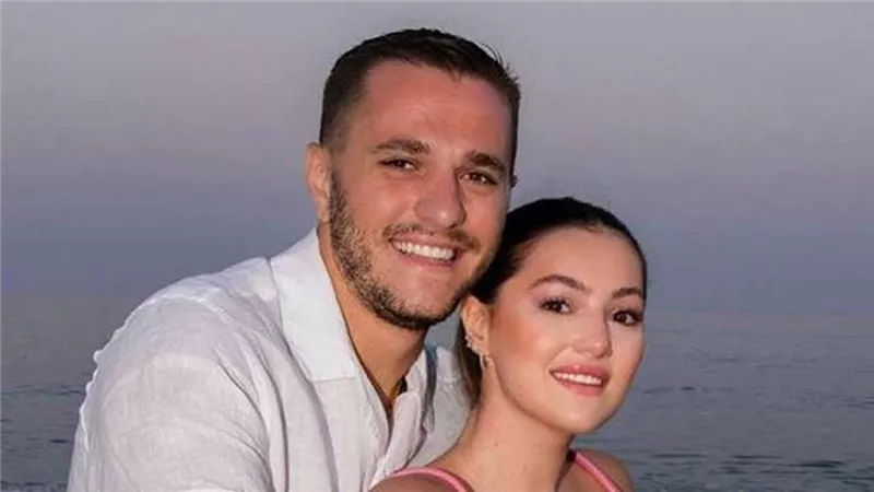 مسلم ومسيحية ابنه عاصى الحلانى تحدث ضجه كبيره على مواقع التواصل بخبر خطوبتها