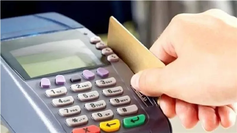 التحويل للدعم النقدي لكل فرد ١٠٠٠ جنية بشرط رفع البنزين والكهرباء والعيش من الدعم