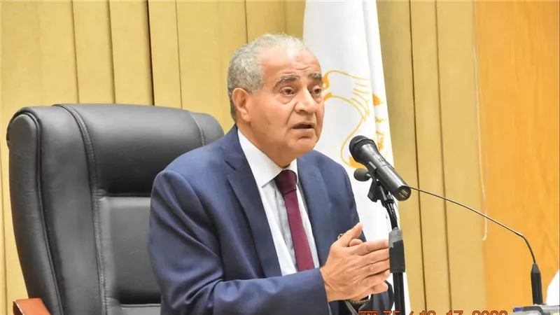 زيادة السكر بقيمة  43 %  وزير التموين يحسم الجدل لعدم اثارة البلبلة بين المواطنين 