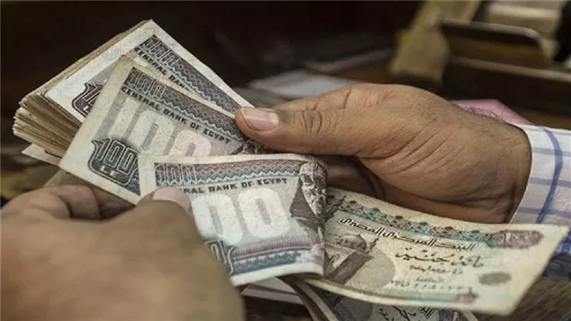 إجراء حكومي لبحث تطبيق 2500 جنيه زيادة في مرتبات الموظفين 