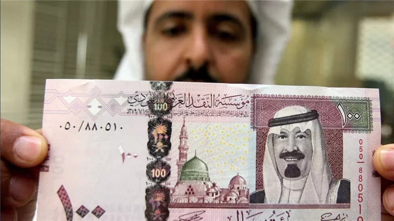 سعر صرف الريال السعودي اليوم بالبنوك .. 250 ريال سعودي وصل كام  جنيه مصري بالسوق السوداء ؟