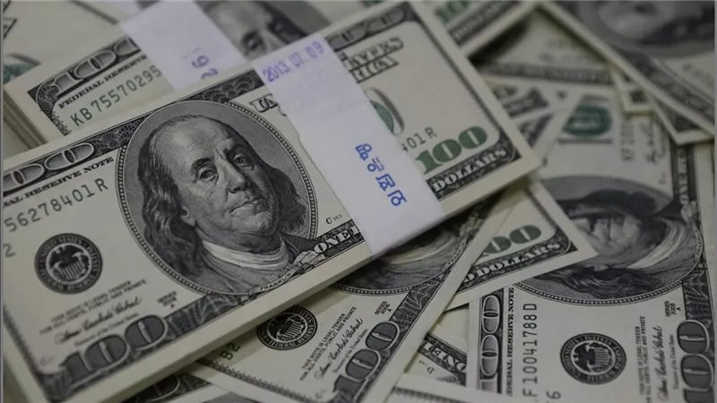 سعر الدولار مقابل الجنيه المصري اليوم بالبنوك .. 500 دولار وصل كام بالسوق السوداء ؟