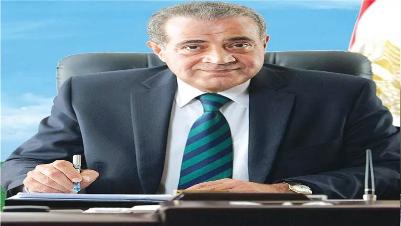 القرار صدر خلاص التموين تقرر صرف ١٠ كيلو دقيق على بطاقات التموين وبـ٣٠ جنية بس