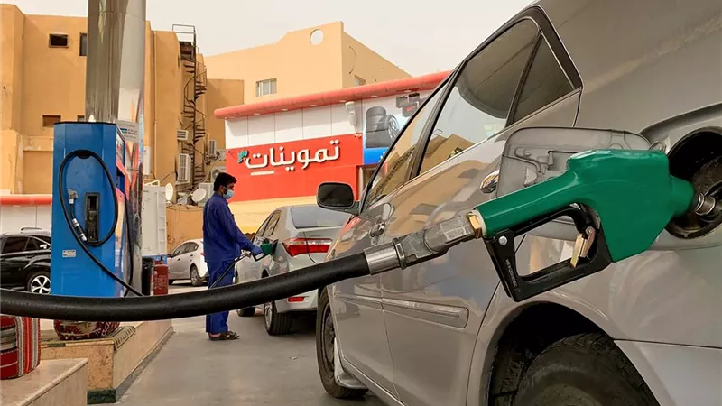 الحكومة  تحسم جدل زيادة أسعار البنزين بعد رفع سعر الخبز المدعوم 