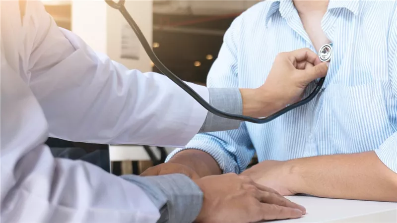 تغييرات مفاجئة تظهر على جسمك تكون بمثابة إنذار لك بإصابتك بهذا المرض الخطير