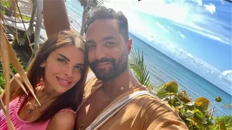 زوجة كريم فهمي تقلب السوشيال ميديا بفستان ملفت ومفتوح من الأعلى