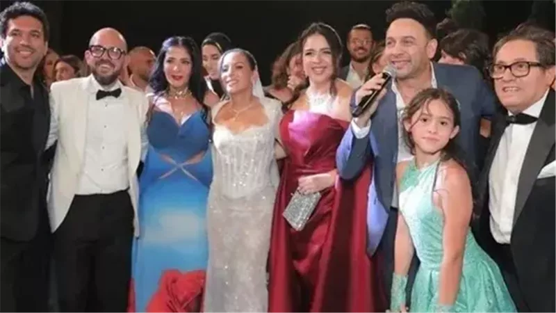 بفستان ثمنه 130.000 جنيه.. شاهد إطلالة منى زكي الأخيرة وفستانها الجديد