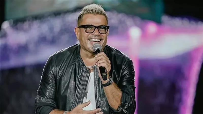بعد الهجوم عليه بعد ضربه لمعجب رد فعل غريب ومفاجئ من عمرو دياب