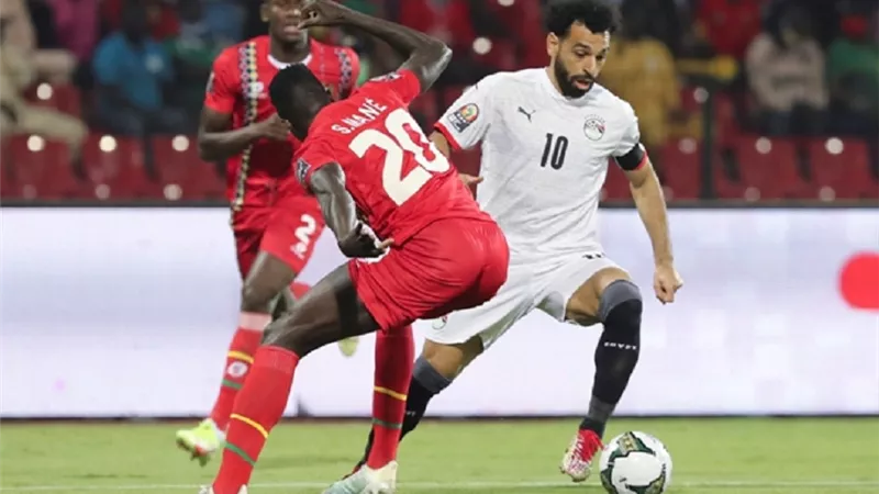 ثبتها الان واتفرج من بيتك .. قناة تنقل  مباراة منتخب مصر وغينيا بيساو اليوم 