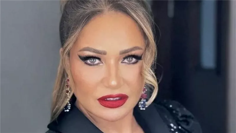 جنون العظمة سيطر عليه.. ليلى علوي تتعرض لموقف محرج من عمرو دياب