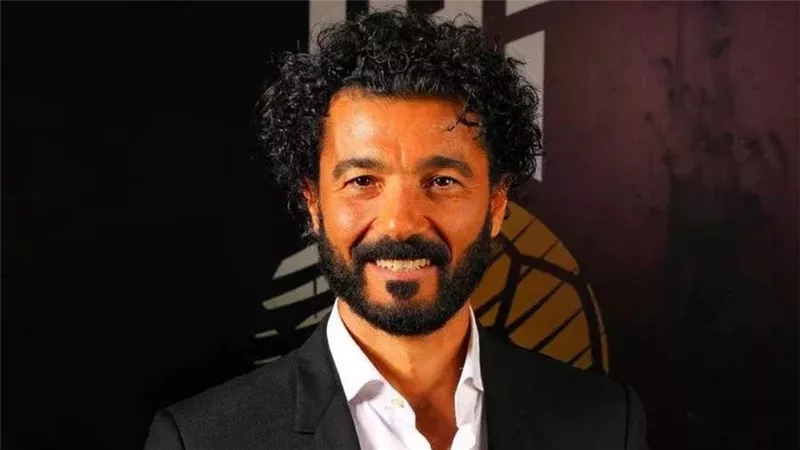 إهانة الجماهير بقت موضة.. خالد النبوي يتهجم على معجب بسبب التصوير