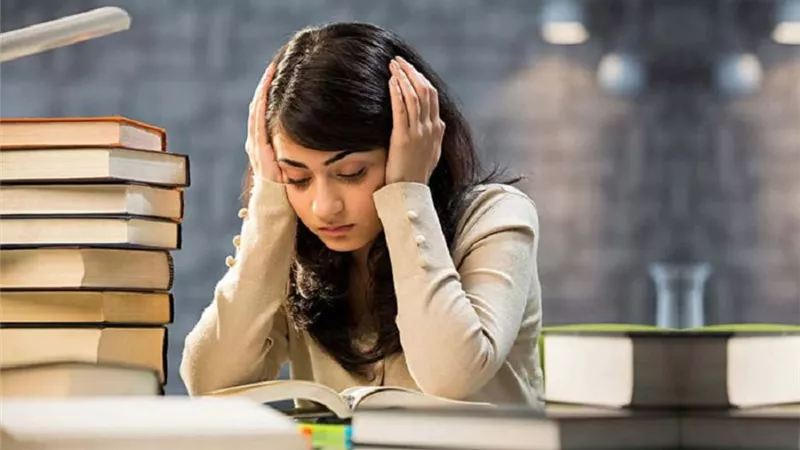 هام لطلاب الثانوية العامة  .. تناول هذه الأطعمة تساعد على الاسترخاء والنوم خلال الموجة الحارة 