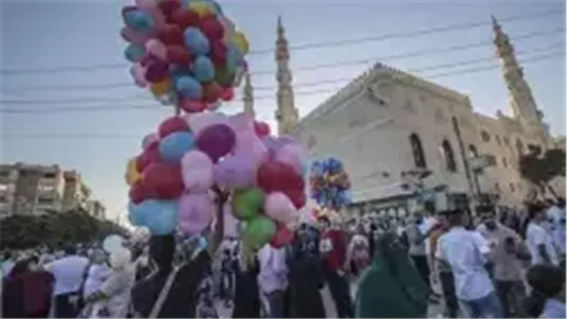 عادة مش هتنقطع ... شاهد ماذا فعل مسيحي البحيرة بعد خروج المصلين من صلاة عيد الأضحى