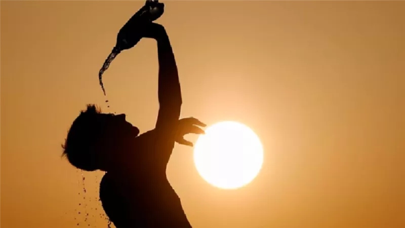 مصر تحت لهيب القبة الحرارية القوية الأرصاد تحذر من اصعب ظاهرة تجتاح البلاد في وقفة عرفات 