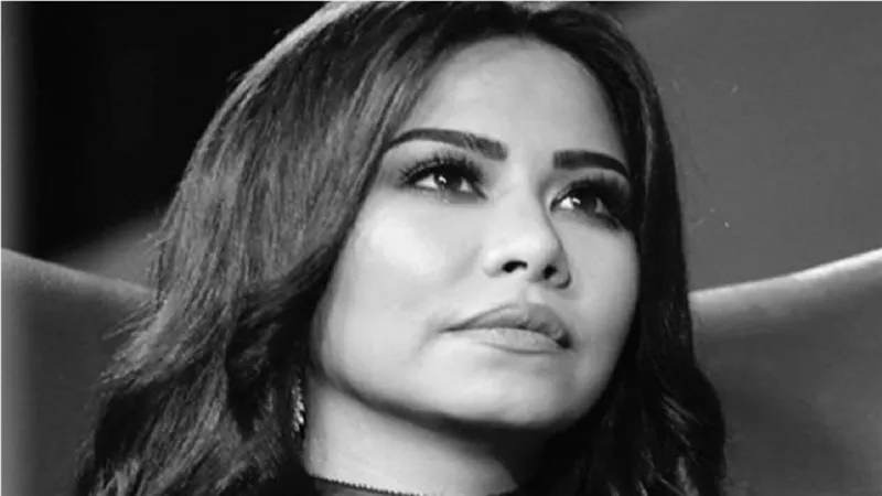 تطورات الحالة الصحية لـ شيرين عبد الوهاب بعد نقلها بسيارة إسعاف لمنزل فنانة معروفة