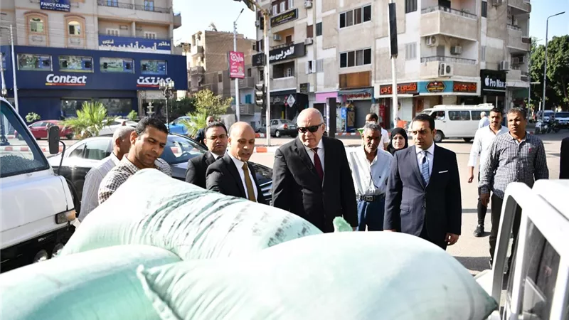 توجه حالا إلى وزارة التموين واصرف شوال دقيق ١٠ كيلو بـ٣٠ جنية لكل فرد في أسرتك