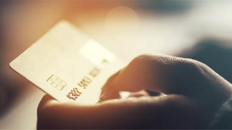 هام لعملاء البنك الأهلي .. قرار جديد بشأن بطاقات الائتمان 